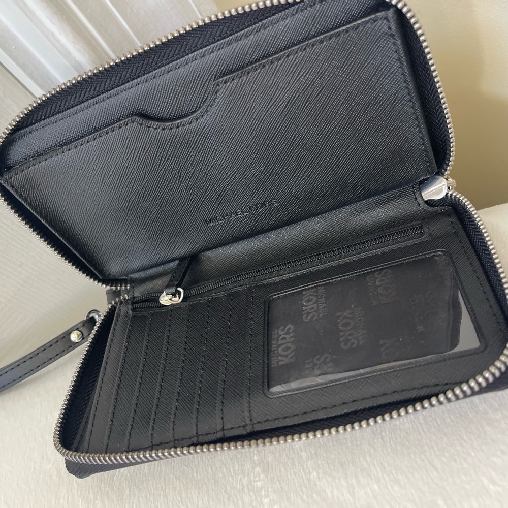 Michael Kors Black Jet set Wallet EUC - Picture 7 of 13